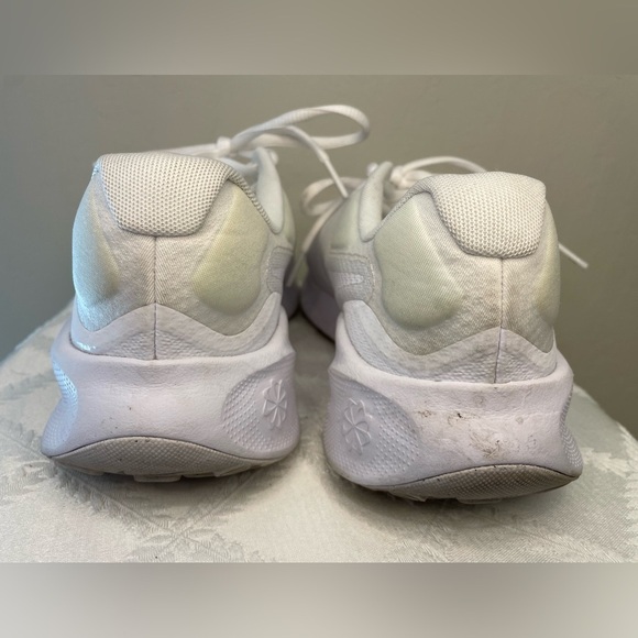 Women's Nike Revolution 7 White Running Shoes Size 8.5 - Picture 7 of 9
